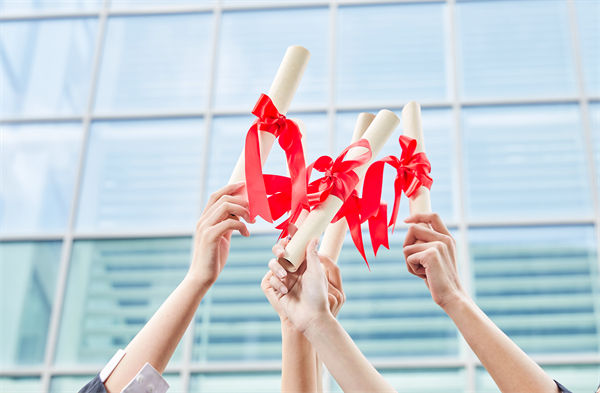 主升浪來(lái)臨前的信號(hào)！學(xué)會(huì)這四大特征+四種K線形態(tài)，輕松抓牛股